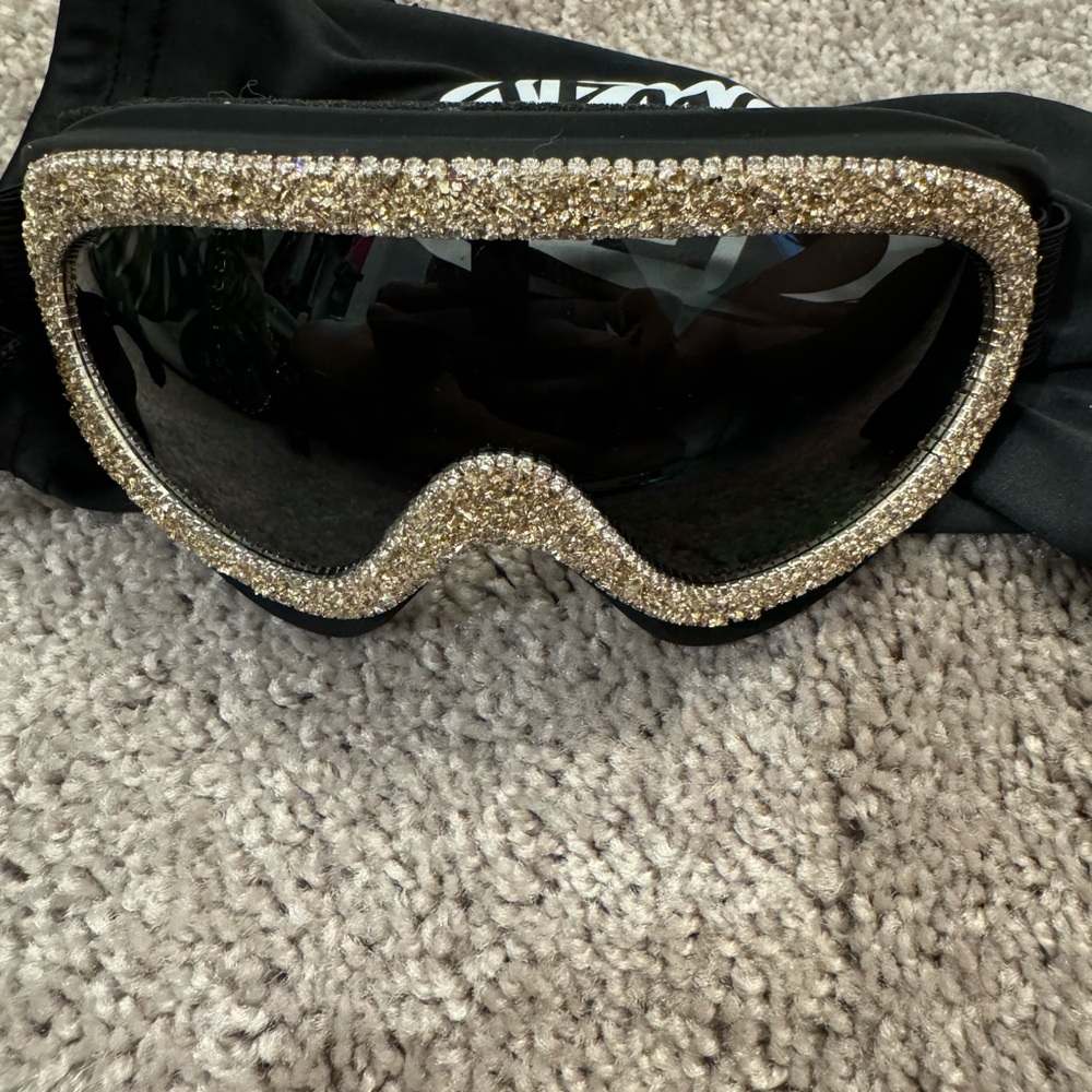 Snow goggles